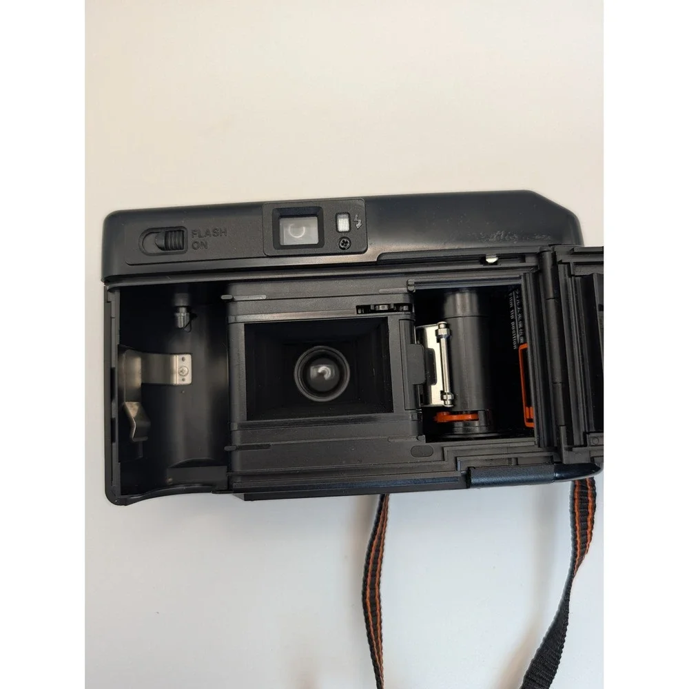 Canon Sure Shot 35mm Film Camera 38mm f2.8 AF Point and Shoot with Case Black